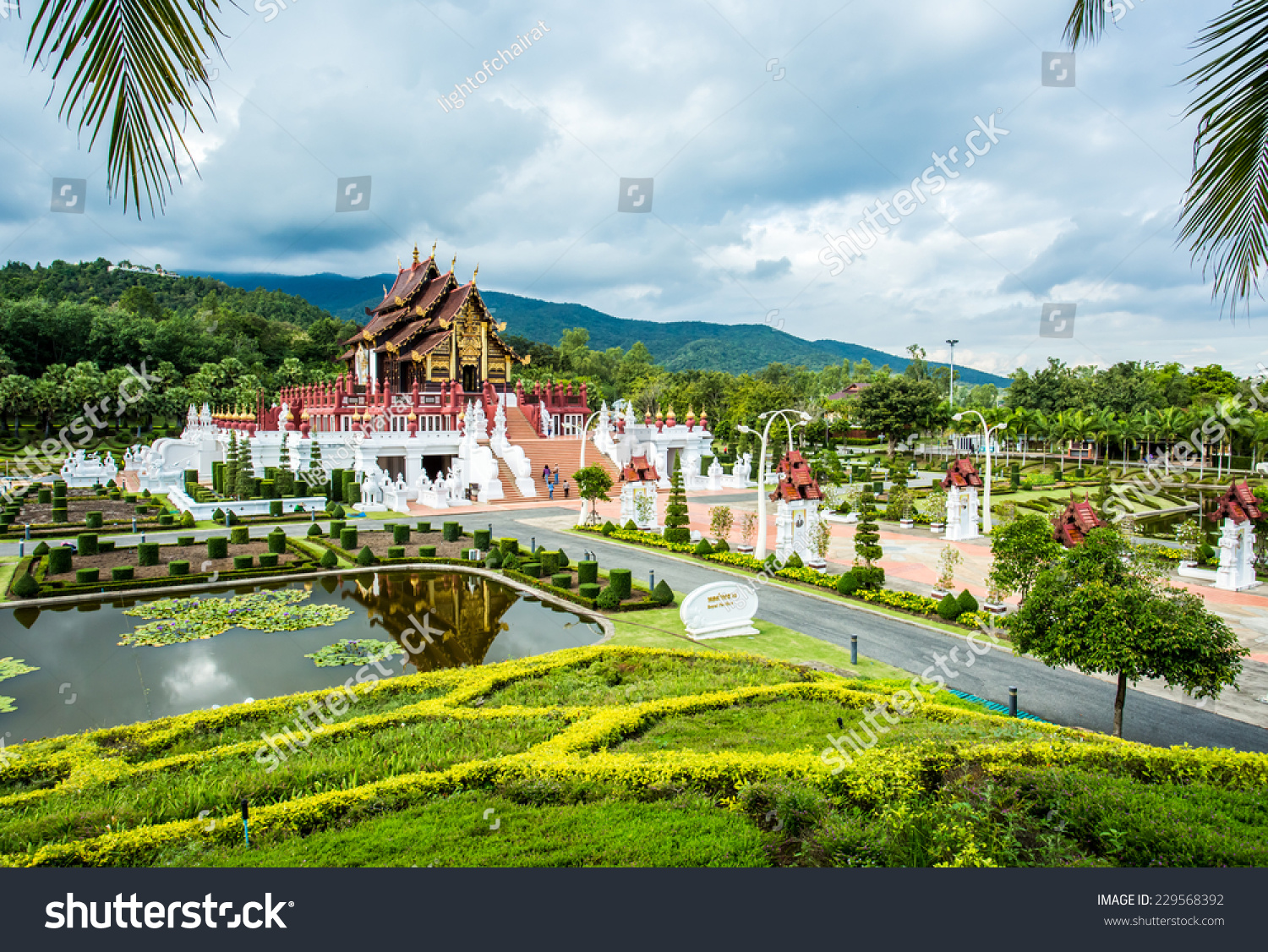 Read more about the article The Royal Flora Ratchaphruek