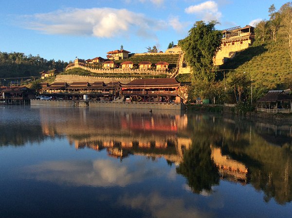 Read more about the article Discover Ban Rak Thai on the Mae Hong Son (4 Days 3 Nights)